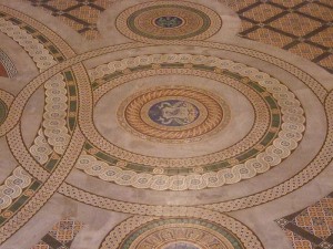 Minton tiles in St George's Hall, Liverpool. Image by RodCrosby at en.wikipedia